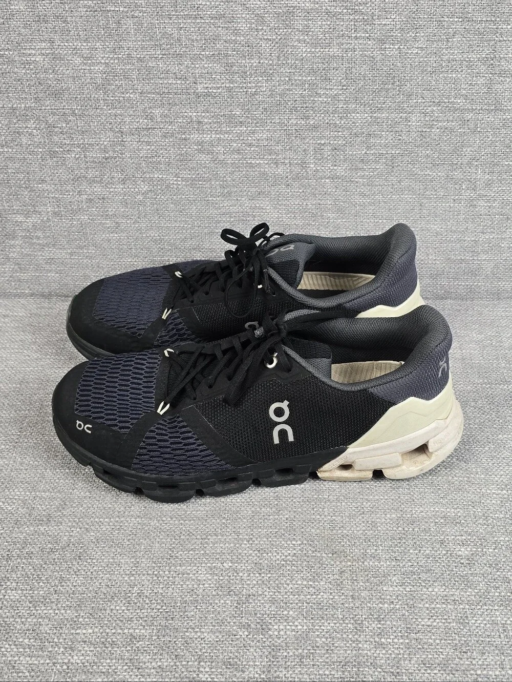 ON Cloudflyer Mens Running Shoes Black/White/Navy Sz 8.5